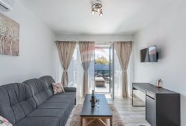 Istra, Poreč okolica moderna apartmanska kuća sa 5 stambenih jedinica, Poreč, Дом