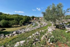 Otok Krk, okolica Šila - građevinski teren na mirnoj lokaciji, Dobrinj, Zemljište