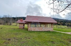 Gorski Kotar, Stara Sušica - samostojeća kuća sa dva stana i velikom okućnicom, Ravna Gora, Casa