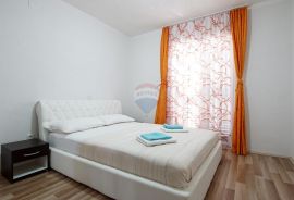 PAG, Grad Pag | Prekrasna Vila s 9 apartmana, parkingom i zemljištem, 1.red do mora, Pag, Casa