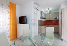 PAG, Grad Pag | Prekrasna Vila s 9 apartmana, parkingom i zemljištem, 1.red do mora, Pag, Casa