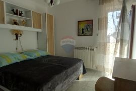 Pula, Veruda, stan u manjoj zgradi na 1.katu, Pula, Appartement