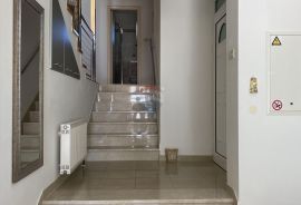 Rijeka, samostojeća villa 400 m2, 3 stana, Rijeka, Famiglia