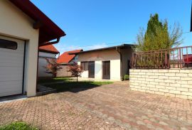 Velika Gorica, obiteljska kuća, dva objekta i garaža, 270m2, Velika Gorica, House