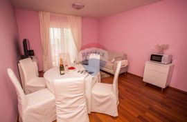 Crikvenica- kuća sa 5 apartmana 150m od mora, Crikvenica, Ev