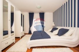 Crikvenica- kuća sa 5 apartmana 150m od mora, Crikvenica, بيت