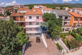 Crikvenica- kuća sa 5 apartmana 150m od mora, Crikvenica, Kuća