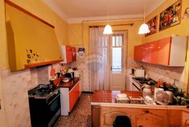 Rijeka, Centar,  3SKL na I katu, 104 m2, Rijeka, Stan