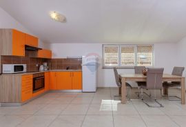 Istra, Medulin, Apartmanska kuća s 7 apartmana i bazenom, Medulin, Kuća