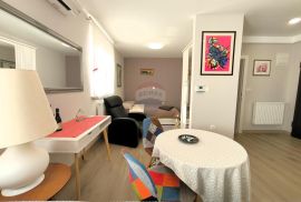 PULA, MONVIDAL, open space stan u zgradi s liftom, Pula, Appartment