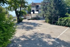 OPATIJA,MATULJI- Poslovni prostor 275 m2 sa velikim parkingom na frekventnoj lokaciji, Matulji, Poslovni prostor