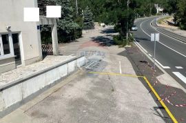 OPATIJA,MATULJI- Poslovni prostor 275 m2 sa velikim parkingom na frekventnoj lokaciji, Matulji, Propriété commerciale