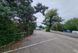 OPATIJA,MATULJI- Poslovni prostor 275 m2 sa velikim parkingom na frekventnoj lokaciji, Matulji, Εμπορικά ακίνητα