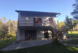 Brinje, kuća na parceli od 1230 m2, Brinje, Maison