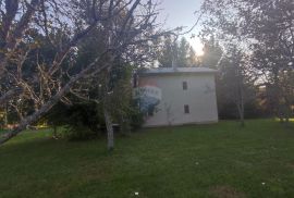 Brinje, kuća na parceli od 1230 m2, Brinje, Maison