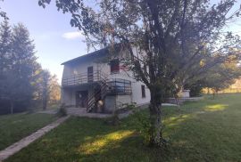 Brinje, kuća na parceli od 1230 m2, Brinje, Maison