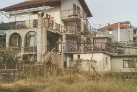 Rijeka, Grbci, Kuća 396 m2 s tri etaže i dva pomoćna objekta, Rijeka, House