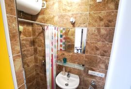 Crikvenica,Selce, Kuća s 3 apartmana i pogledom na more, Crikvenica, بيت