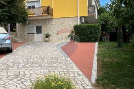 Crikvenica,Selce, Kuća s 3 apartmana i pogledom na more, Crikvenica, House