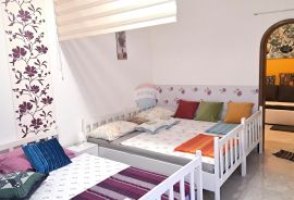 Crikvenica,Selce, Kuća s 3 apartmana i pogledom na more, Crikvenica, Kuća