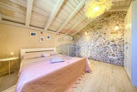 Otok Krk, Dobrinj - predivna kuća sa jacuzzijem, Dobrinj, Maison