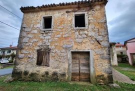 Istra, Buzet, Ročko polje - dvije samostojeće kamene kuće, Buzet, Ev