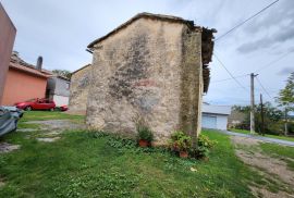 Istra, Buzet, Ročko polje - dvije samostojeće kamene kuće, Buzet, Kuća