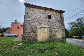 Istra, Buzet, Ročko polje - dvije samostojeće kamene kuće, Buzet, House