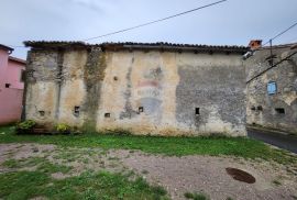 Istra, Buzet, Ročko polje - dvije samostojeće kamene kuće, Buzet, House