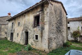 Istra, Buzet, Ročko polje - dvije samostojeće kamene kuće, Buzet, Casa