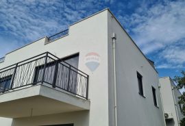 Poreč: Stan u modernoj novogradnji s krovnom terasom, Poreč, Apartamento