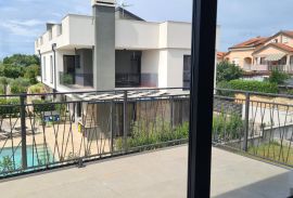 Poreč: Stan u modernoj novogradnji s krovnom terasom, Poreč, Appartement