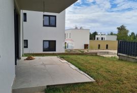 Poreč: Moderan stan 3 ss u prizemlju + dvorište 160 m2, Poreč, Flat