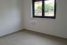 Poreč: Moderan stan 3 ss u prizemlju + dvorište 160 m2, Poreč, Apartamento