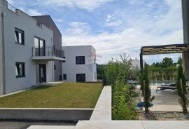 Poreč: Moderan stan 3 ss u prizemlju + dvorište 160 m2, Poreč, Appartment