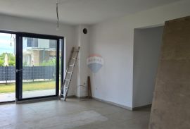 Poreč: Moderan stan 3 ss u prizemlju + dvorište 160 m2, Poreč, Daire