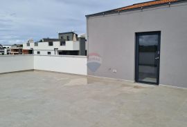 Poreč: Moderan stan 1. kat + krovna terasa 90m2, Tar-Vabriga, Apartamento