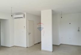 Poreč: Moderan stan 1. kat + krovna terasa 90m2, Tar-Vabriga, Apartamento