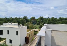 Poreč: Moderan stan 1. kat + krovna terasa 90m2, Tar-Vabriga, Apartamento