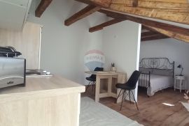 Pula,novo renovirani stan u centru, Pula, Apartamento