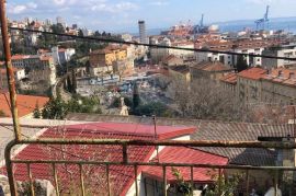 Rijeka, centar - etaža za adaptaciju s okućnicom, Rijeka, Appartment