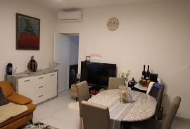 Apartmanska kuća u blizini Novigrada, Novigrad, House