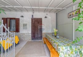 Apartmanska kuća u blizini Novigrada, Novigrad, House