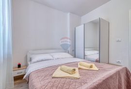 Apartmanska kuća u blizini Novigrada, Novigrad, House