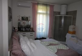 Apartmanska kuća u blizini Novigrada, Novigrad, بيت