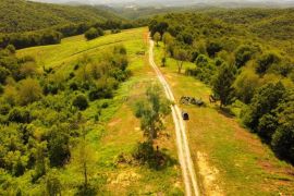 Veliko građevinsko zemljište za turističko-rekreacijski kompleks, Vojnić, Γη