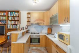 Klana - apartman 2 sobe, 2 kuhinje, 2 dnevna boravka - 100m2, Klana, Wohnung