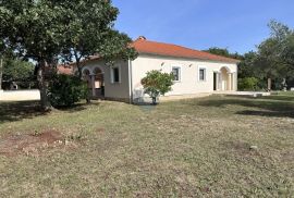 Istra, Peruški-okolica, samostojeća kuća, Marčana, House