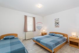 OTOK KRK-GRAD KRK bliža okolica kuća sa bazenom, Krk, House