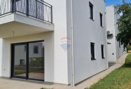 Poreč: Stan u prizemlju novogradnje s dvorištem 160 m2, Poreč, Daire